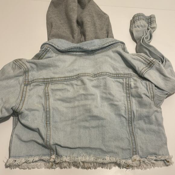 Cat & Jack Brand Girl's size XS 4/5 Light Wash Denim Jean Jacket Hoodie - Picture 6 of 6
